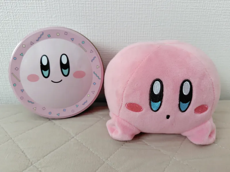 以前のまんまる缶とカービィぬいぐるみ