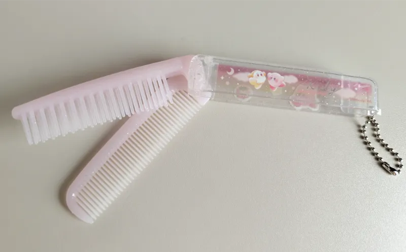 星のカービィヘアブラシ&コームを広げたところ