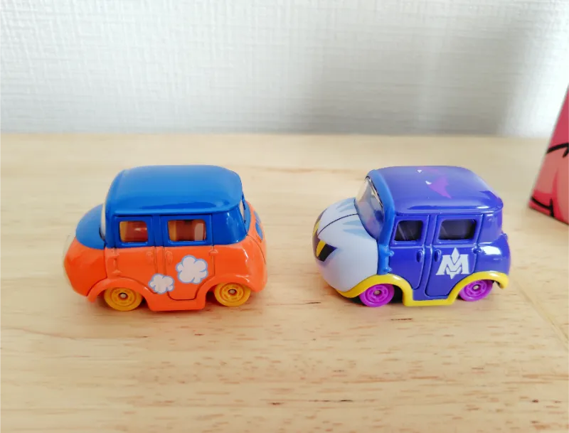 ドリームトミカの左がわ