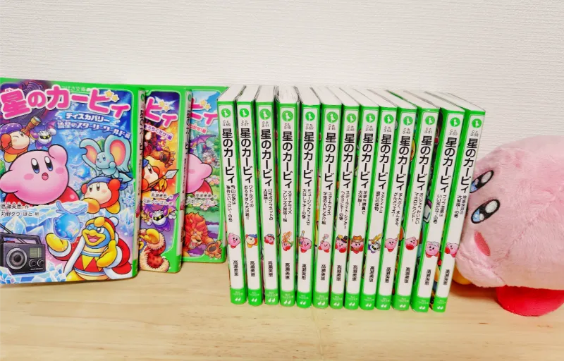 カービィつばさ文庫を運ぶカービィ