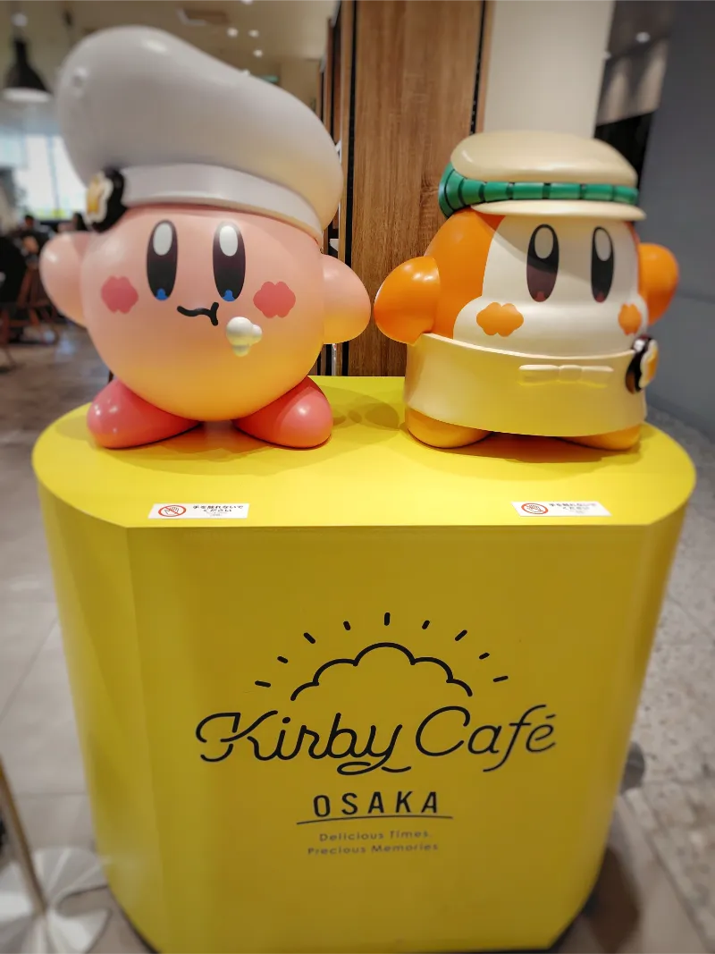 カービィカフェ大阪店前のオブジェ