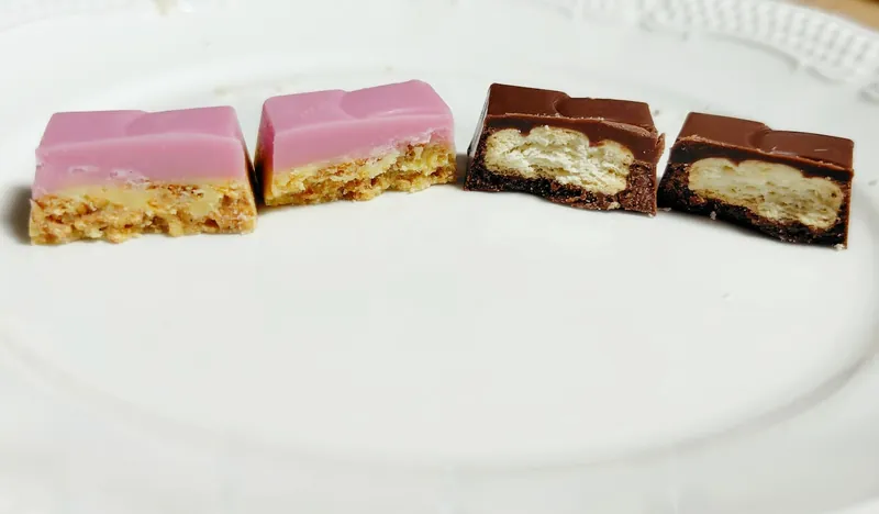 カービィチロルチョコを切ったところ